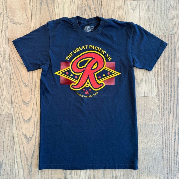 Tops - Rainier The Great Pacific NW Beer Graphic Navy T-Shirt Size X-Small